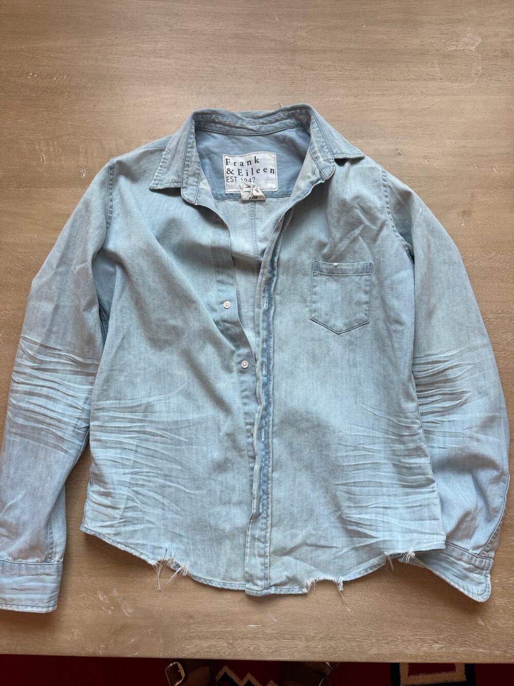 Frank & Eileen Light Wash Chambray Button Down Size Medium